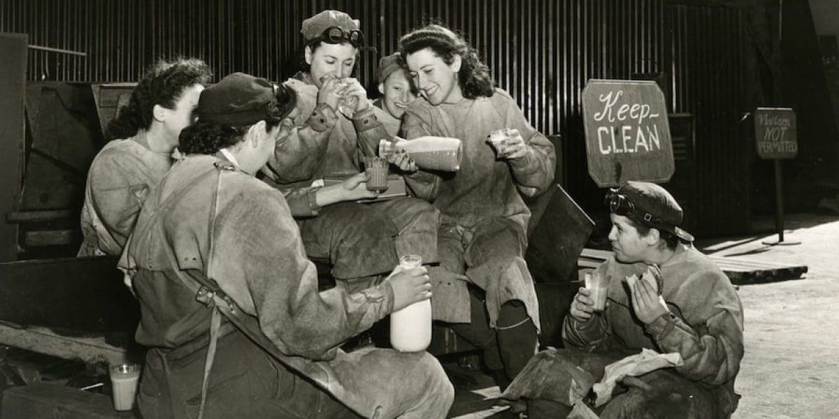 8_67633_Shipfitters-on-Lunch-Break-August-1944.CROP_.original-original